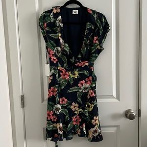 NWT Aritzia Sunday Best Floral Tropical Print Wrap Dress (6)